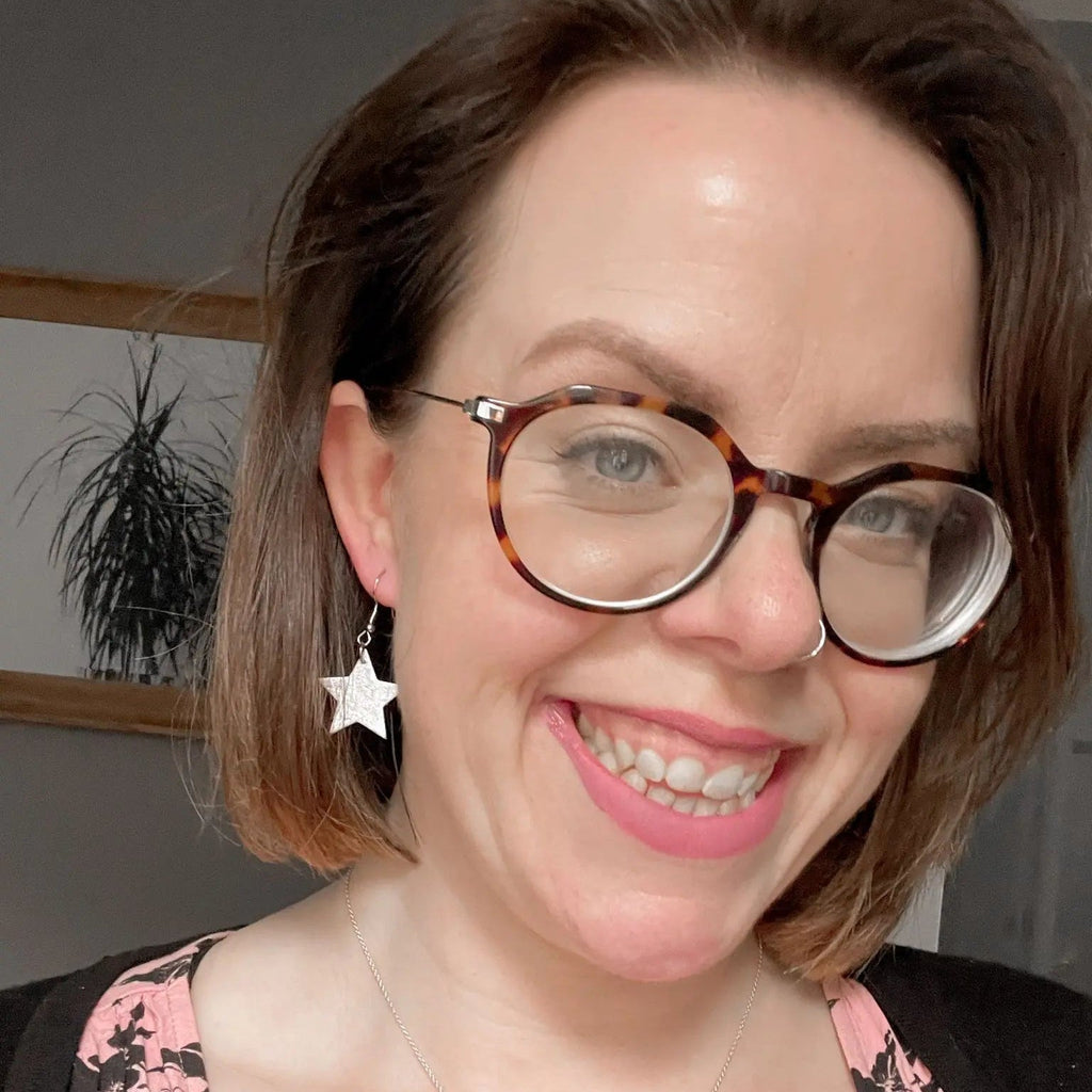 Mini gold star earrings